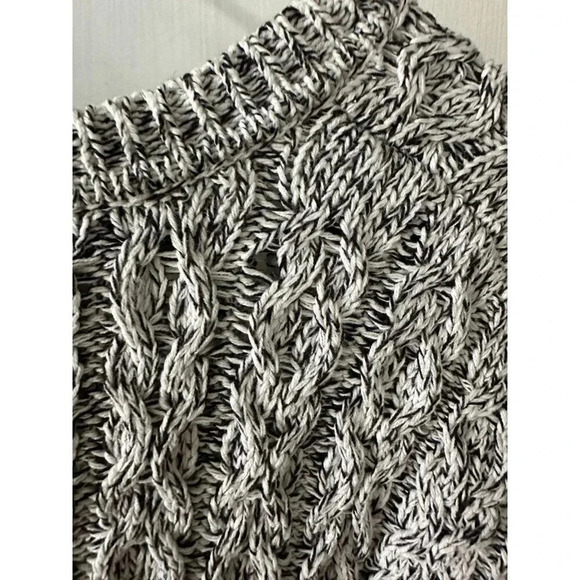 H&M women’s size small sweater - Picture 8 of 8